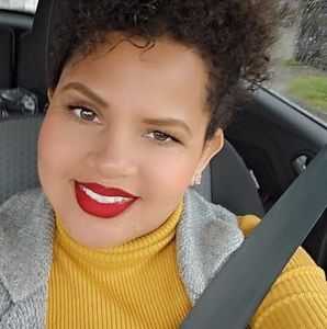 Meet your Posher, Claudia